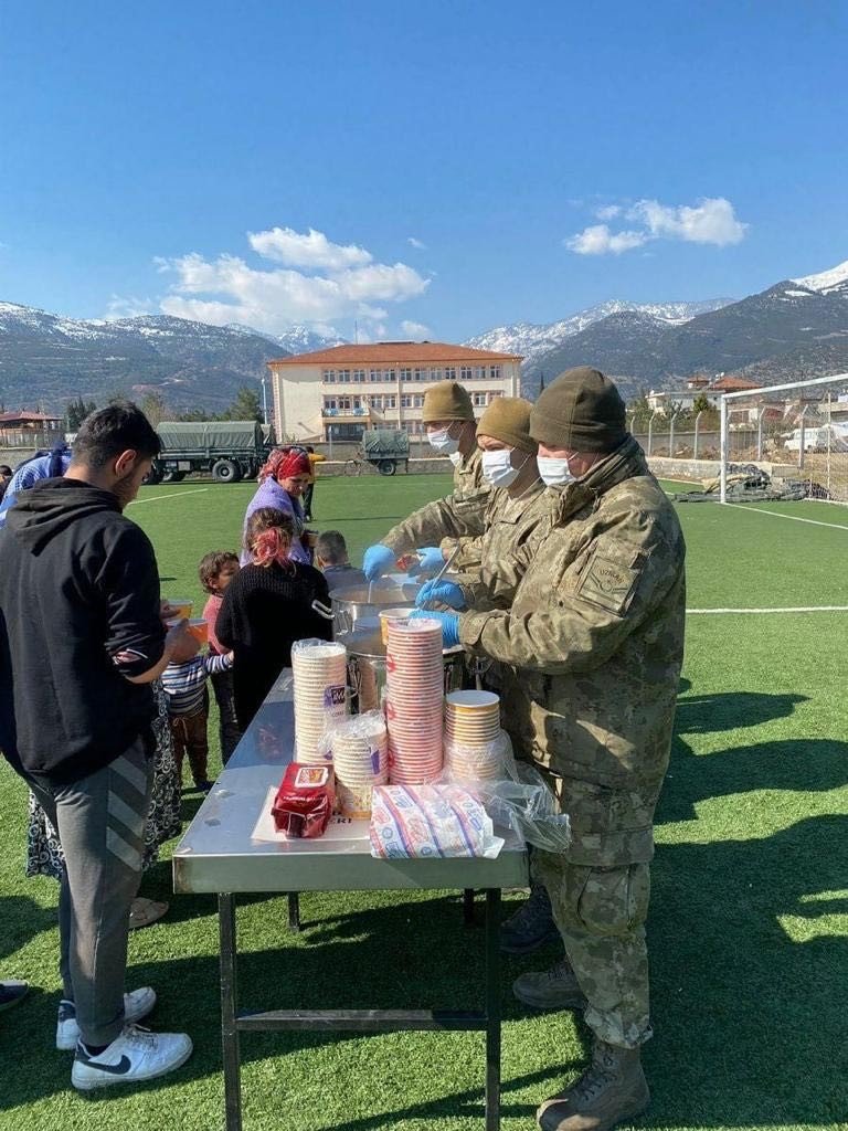 66’ncı Mekanize Piyade Tugayı İslahiye’de Vatandaşlara Yemek Hizmeti Veriyor