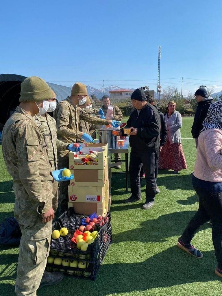 66’ncı Mekanize Piyade Tugayı İslahiye’de Vatandaşlara Yemek Hizmeti Veriyor