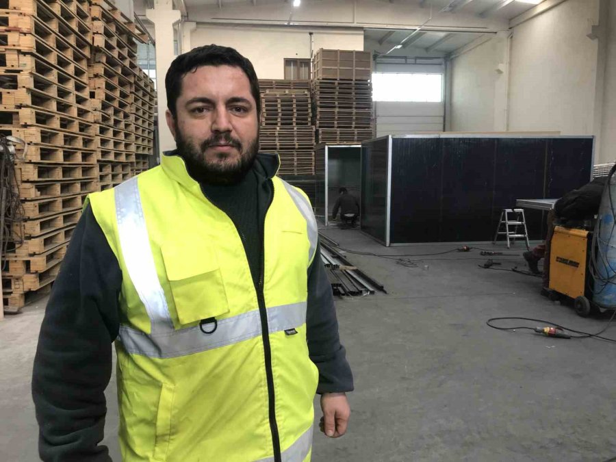 Farklı Sektörlerden Sanayi Ustaları Toplandı, Depremzedelere Konteyner Üretiyor