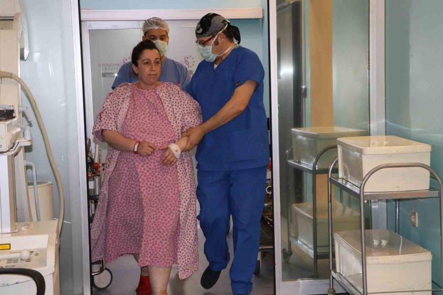 Enkazdan Çıkan Çift 4 Yıldır Bekledikleri Bebeklerine Mersin’de Kavuştu