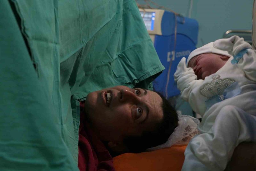 Enkazdan Çıkan Çift 4 Yıldır Bekledikleri Bebeklerine Mersin’de Kavuştu