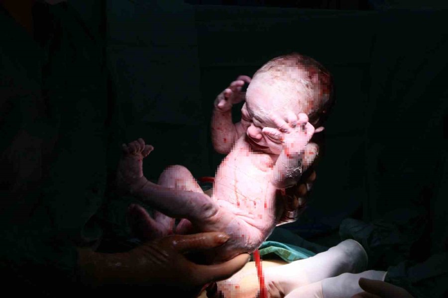 Enkazdan Çıkan Çift 4 Yıldır Bekledikleri Bebeklerine Mersin’de Kavuştu