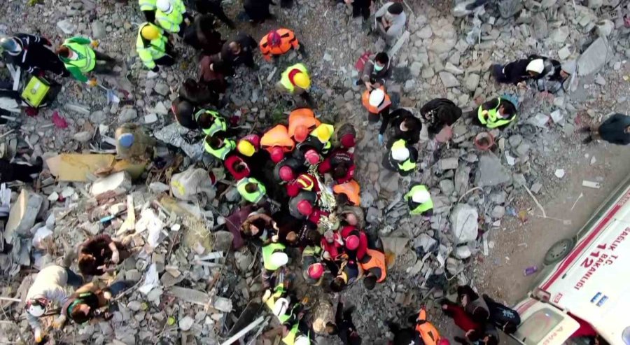 Hatay’dan 182’nci Saatte Güzel Haber:13 Yaşındaki Kaan Sağ Çıkarıldı