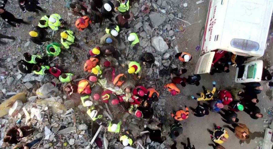 Hatay’dan 182’nci Saatte Güzel Haber:13 Yaşındaki Kaan Sağ Çıkarıldı