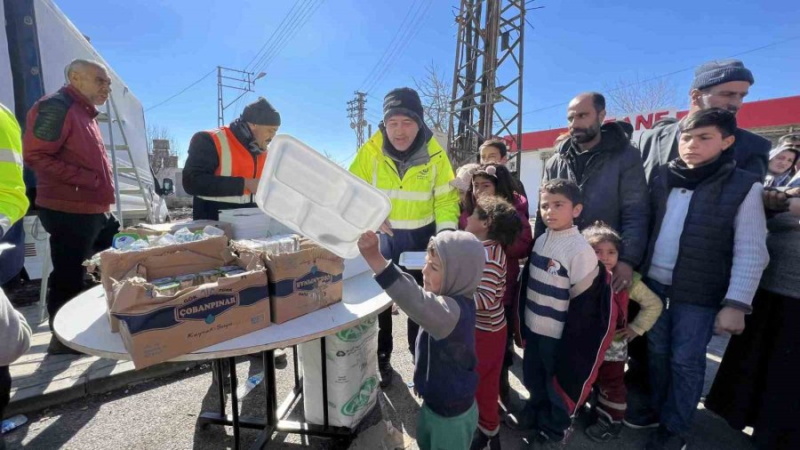 Bağcılar Belediyesi’nden Deprem Bölgesinde Günde 12 Bin Kişiye 3 Öğün Sıcak Yemek