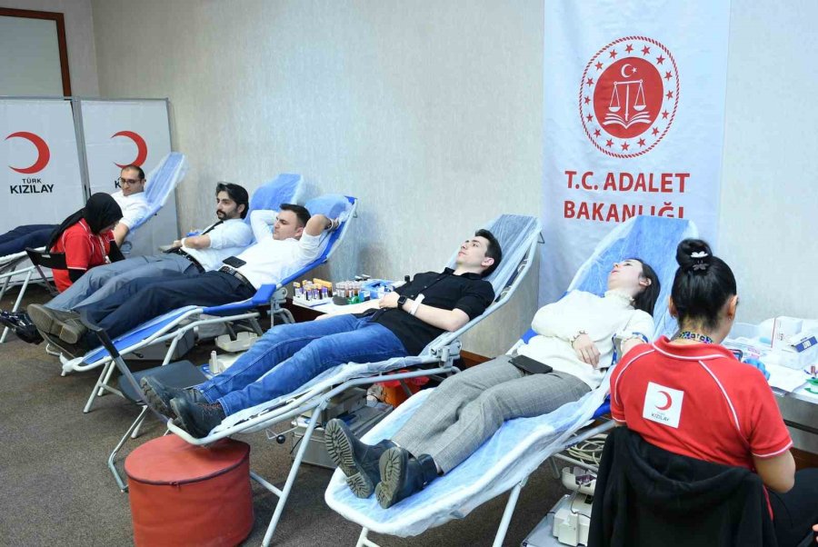 Adalet Bakanlığı Çalışanlarından Kan Bağışı Seferberliği