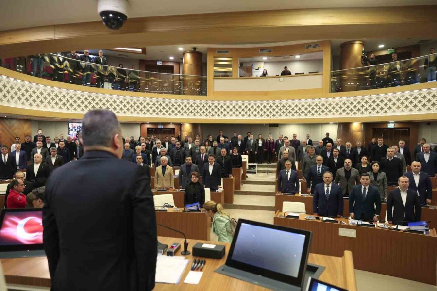 Antalya Büyükşehir Belediye Meclisi, Depremde Hayatını Kaybedenler İçin Saygı Duruşunda Bulundu
