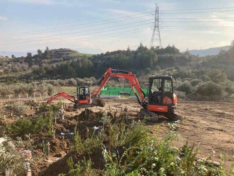 Hatay’da Cenazeler Defnediliyor