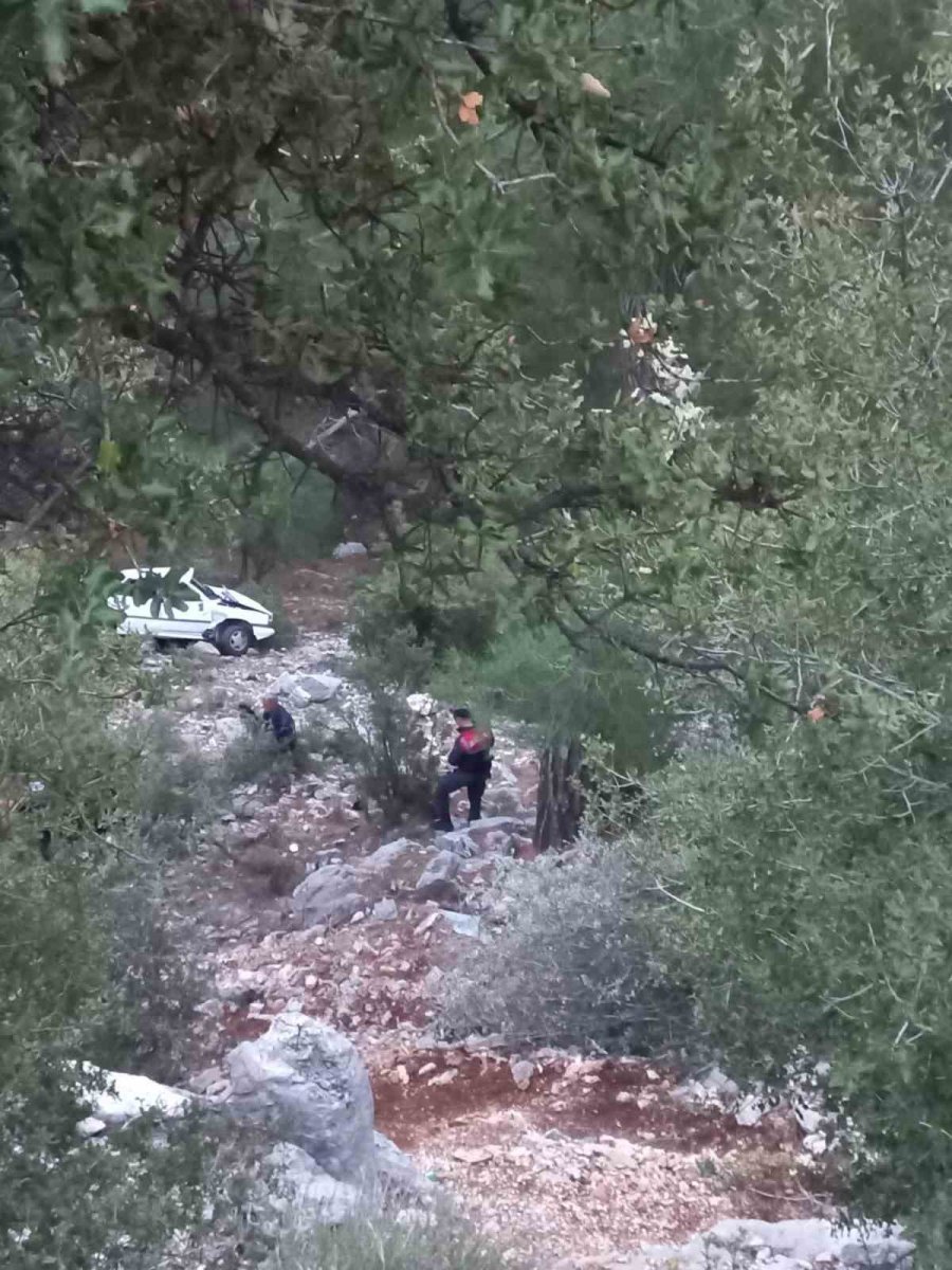 Antalya’da Otomobil Şarampole Uçtu: 1 Ölü, 1 Yaralı