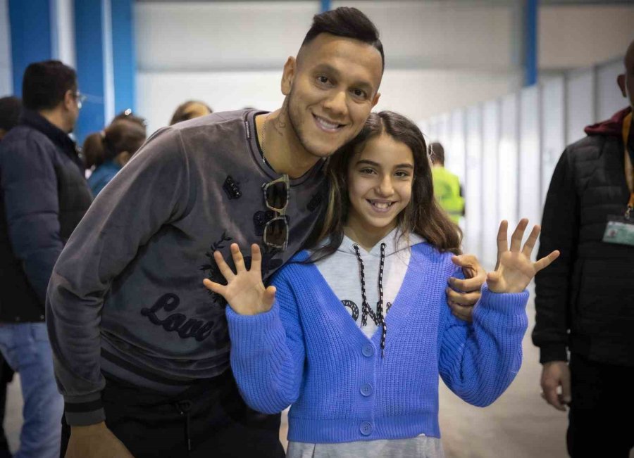 Josef De Souza Mersin’de Depremzedeleri Ziyaret Etti