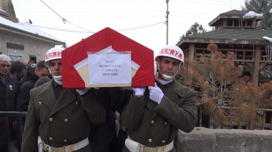 Depremde Hayatını Kaybeden Aksaraylı Uzman Çavuş Ve Ailesi Toprağa Verildi