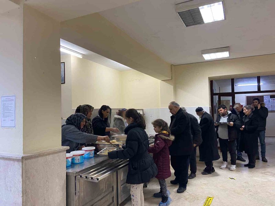 Depremzedeler Akseki’de De Ağırlanıyor