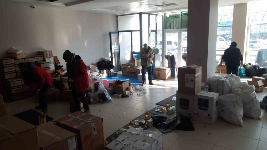 Esdag Deprem Bölgesine Yardım Taşıdı