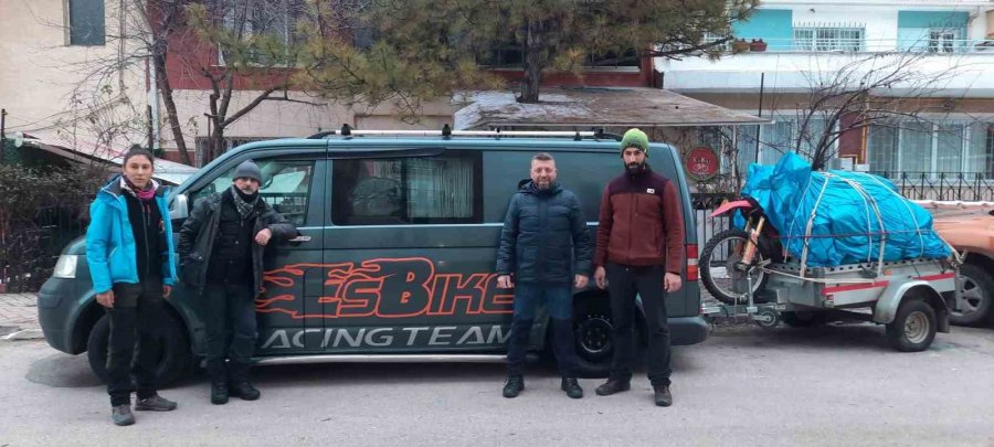 Esdag Deprem Bölgesine Yardım Taşıdı