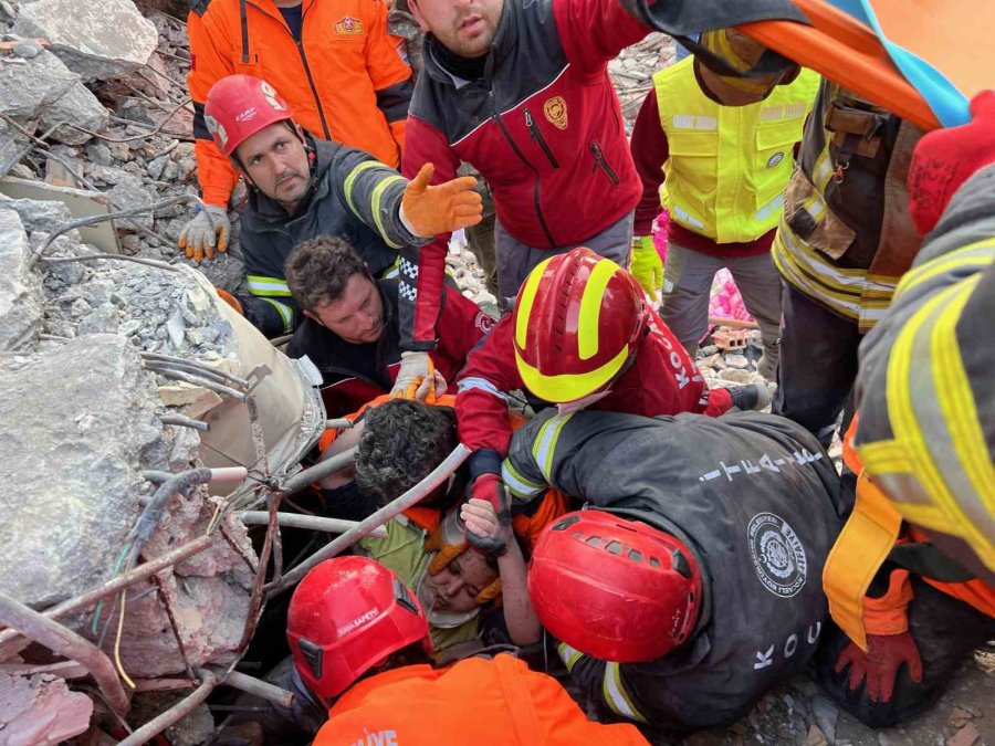 Hatay’dan 182’nci Saatte Güzel Haber:13 Yaşındaki Kaan Sağ Çıkarıldı