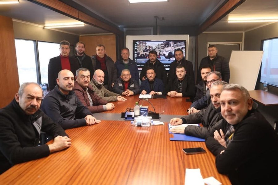 Vali Çiçek Ve Başkan Büyükkılıç’tan Deprem Bölgesinde ‘kayseri’ Dayanışması