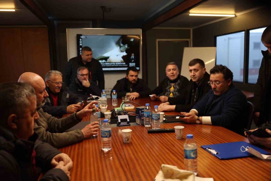 Vali Çiçek Ve Başkan Büyükkılıç’tan Deprem Bölgesinde Kayseri Dayanışması