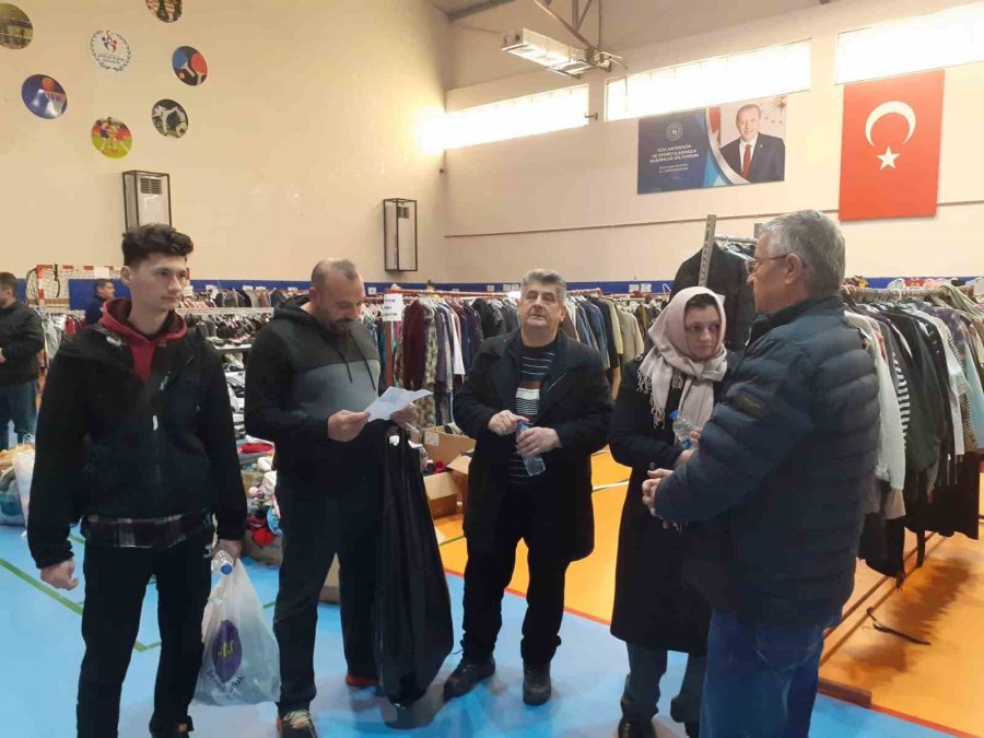 Kemer Depremzedelerin Yaralarına Ortak Oluyor