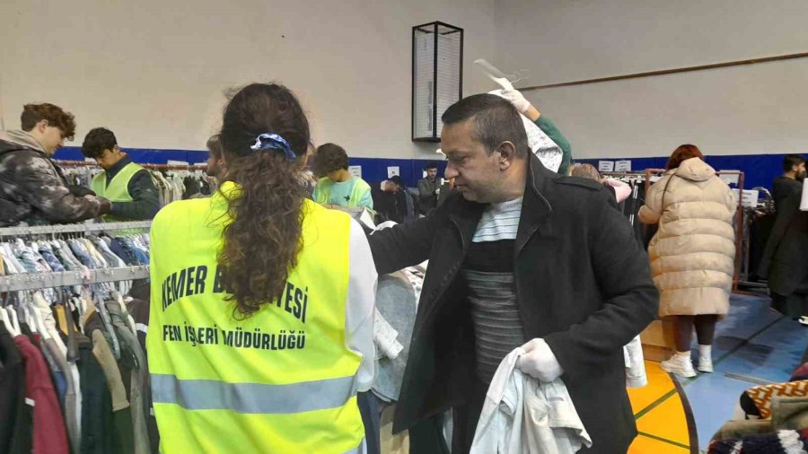 Kemer Depremzedelerin Yaralarına Ortak Oluyor