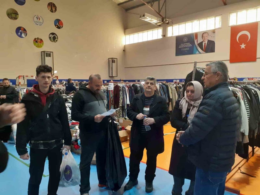 Kemer Depremzedelerin Yaralarına Ortak Oluyor