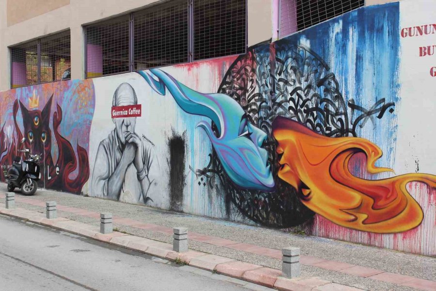 Duvarları Üniversiteli Öğrenciler Güzelleştiriyor