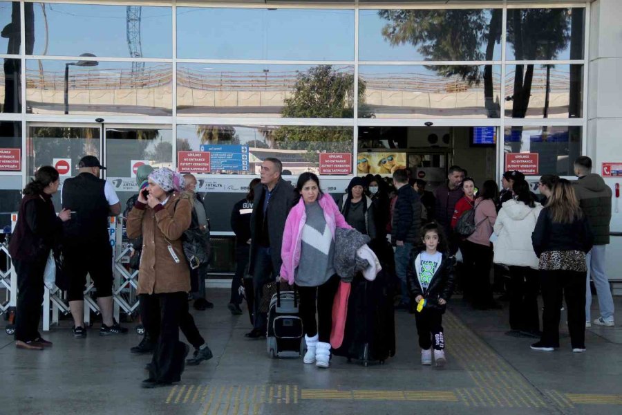 Antalya Depremzedeleri Ağırlamaya Devam Ediyor