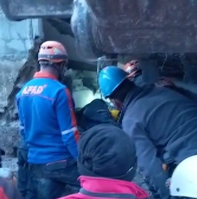 Muş Afad Ekipleri 9 Yaşındaki Yücel’i 9 Gün Sonra Kurtardı