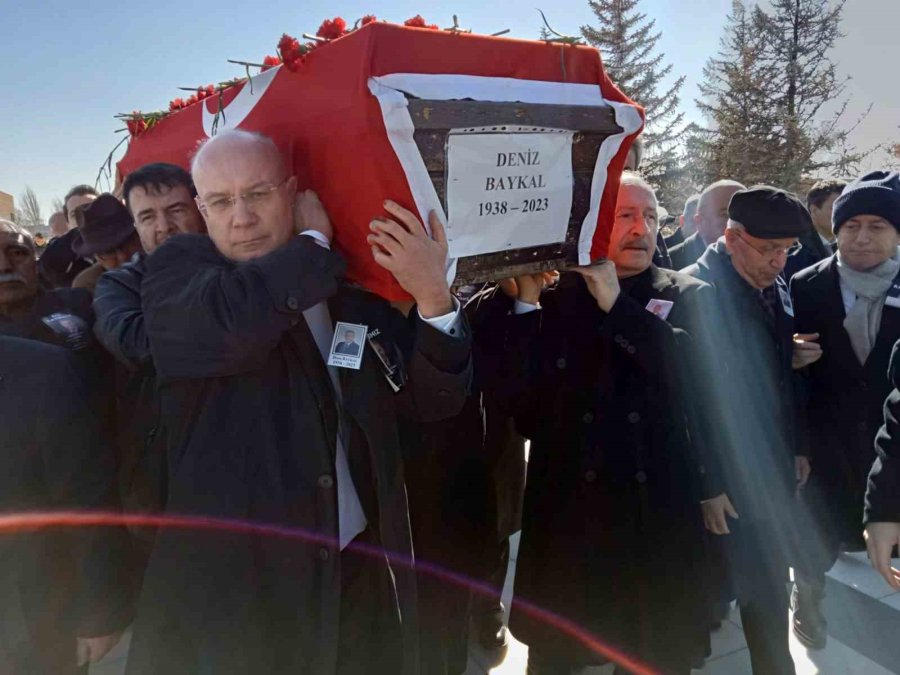 Eski Chp Genel Başkanı Baykal, Devlet Mezarlığında Toprağa Verildi
