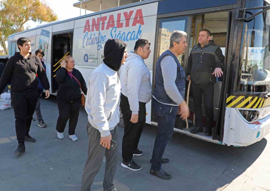 Büyükşehir Depremzedelere Ulaşım Desteği Sağlıyor