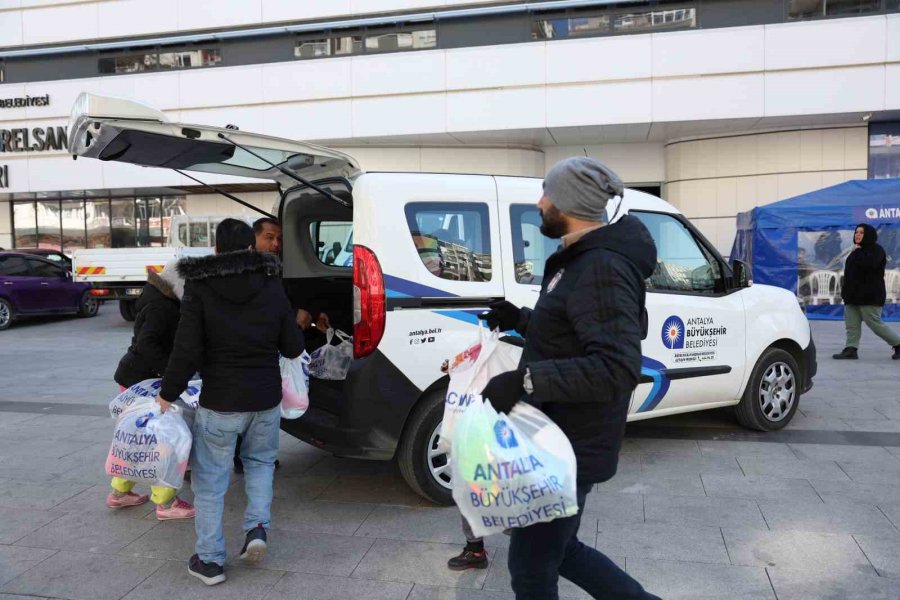 Büyükşehir Depremzedelere Ulaşım Desteği Sağlıyor