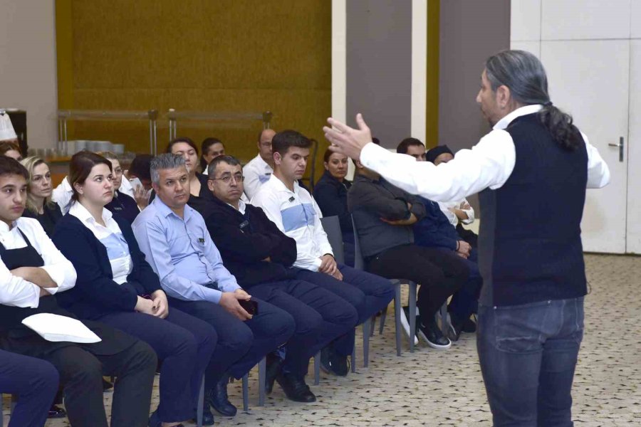 Otel Çalışanlarına, Depremzedeler İçin Doğru İletişim Eğitimi