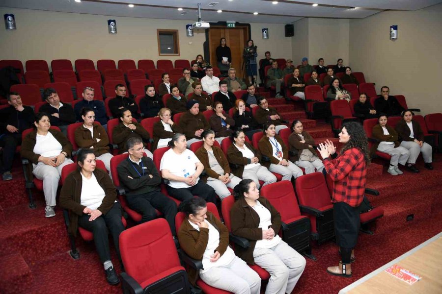 Otel Çalışanlarına, Depremzedeler İçin Doğru İletişim Eğitimi