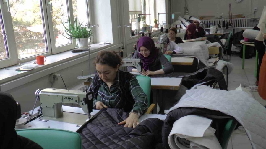 Kayseri’de ’fabrika Okullar’ Deprem Bölgesi İçin Seferber Oldu