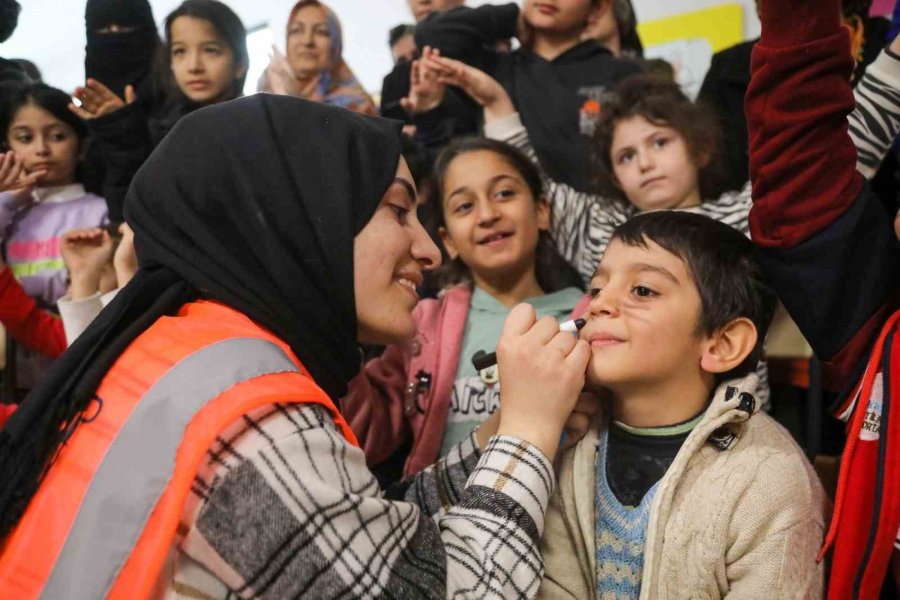 Depremzede Çocuklar Büyükşehir’le Güldü