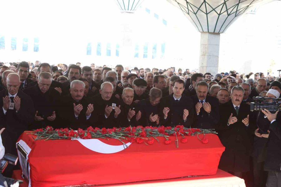 Deniz Baykal Son Yolculuğuna Uğurlandı