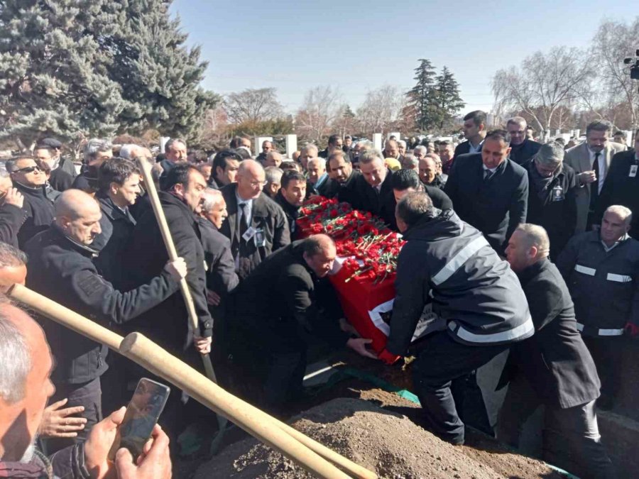Eski Chp Genel Başkanı Baykal, Devlet Mezarlığında Toprağa Verildi