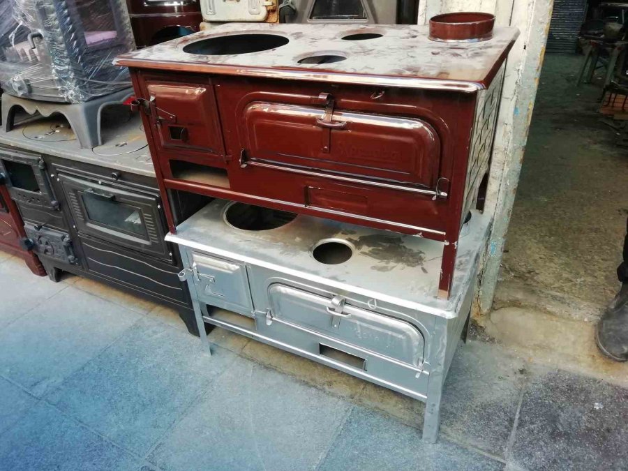 Deprem Bölgesine Soba Yollayan Vatandaşlar Esnafı Yoğunlaştırdı