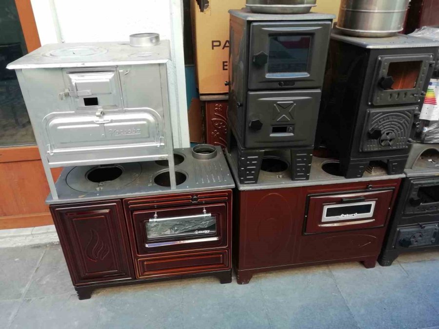 Deprem Bölgesine Soba Yollayan Vatandaşlar Esnafı Yoğunlaştırdı