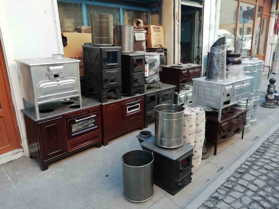 Deprem Bölgesine Soba Yollayan Vatandaşlar Esnafı Yoğunlaştırdı