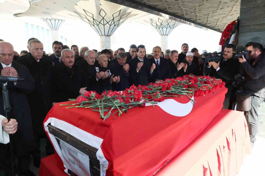 Deniz Baykal’ın Cenaze Namazı Ahmet Hamdi Akseki Camii’nde Kılındı