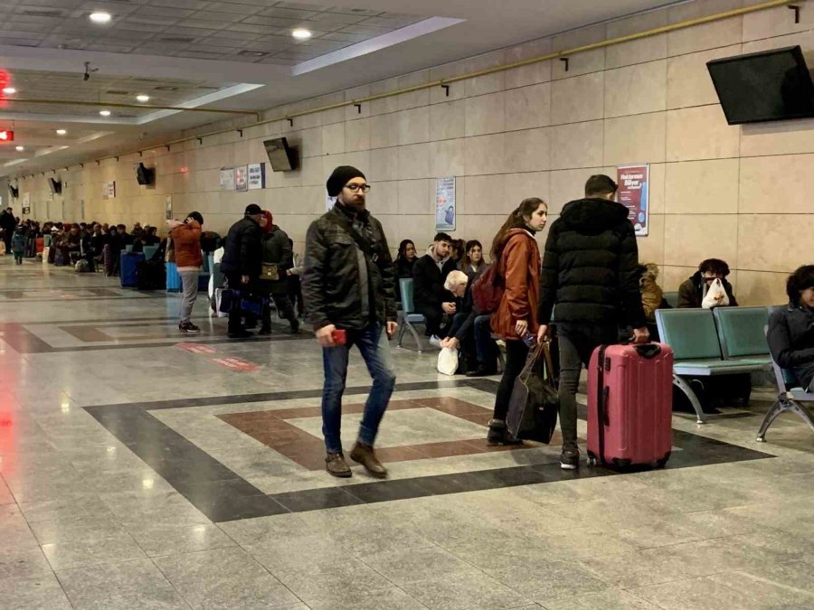 Uzaktan Eğitim Kararıyla Birlikte Eskişehir’de Öğrenci Göçü Devam Ediyor