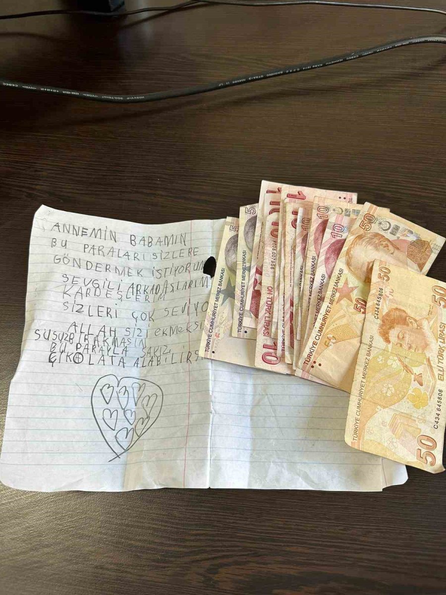 İlkokul Öğrencileri Biriktirdikleri Harçlıkları Depremzedelere Gönderdi