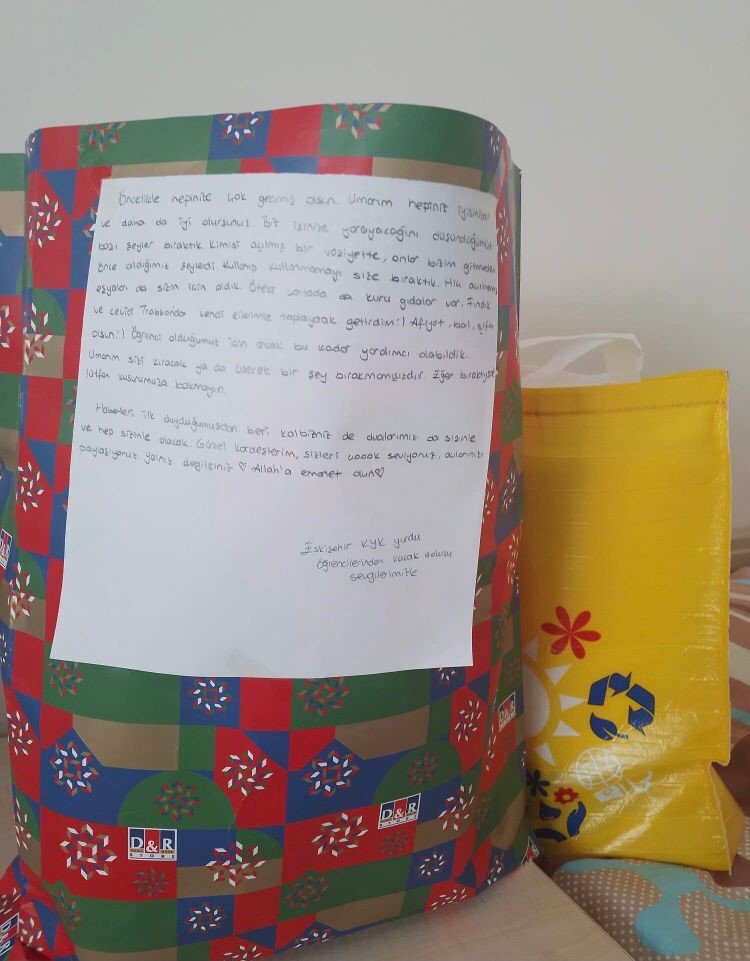 Eskişehir’de Üniversiteliler Depremzedeler İçin Masalarını Dolu Bıraktı