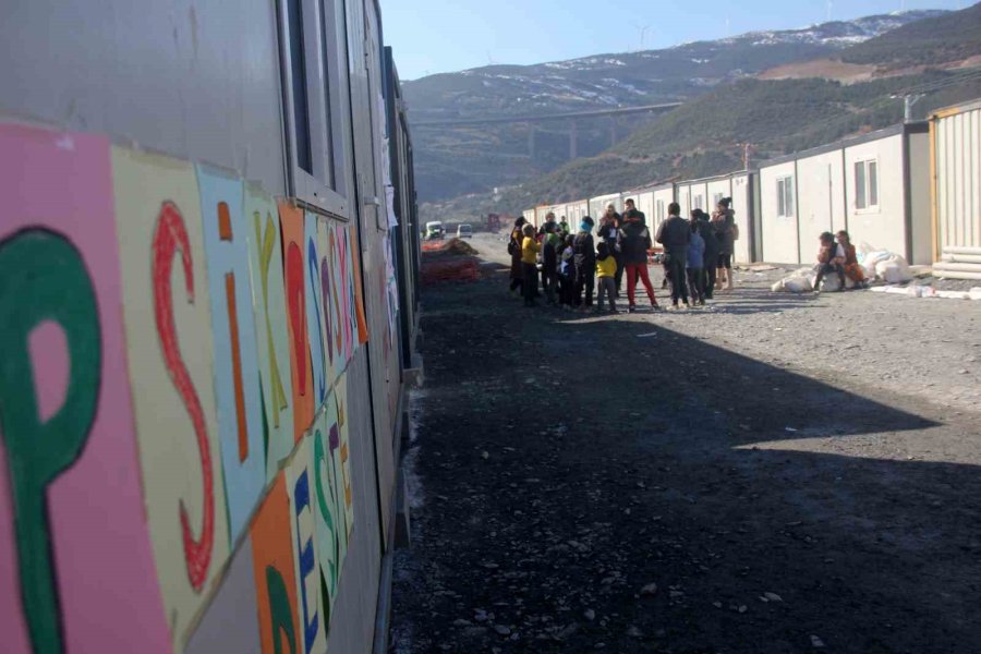 Deprem Bölgesindeki Çocuklara Psikolojik Destek