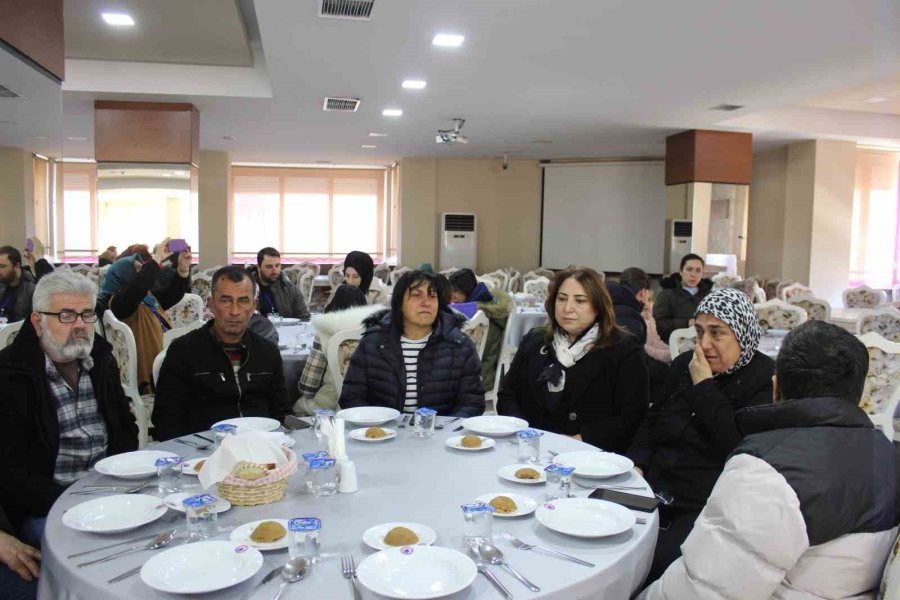 Oğlunun Şehit Aylığıyla Depremzedelere Yemek Hazırladı