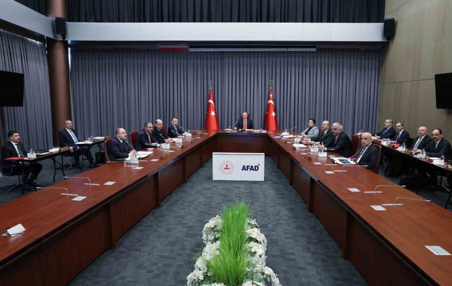 Kabine Toplantısı, Cumhurbaşkanı Recep Tayyip Erdoğan Başkanlığında Afad Merkez Binasında Başladı.