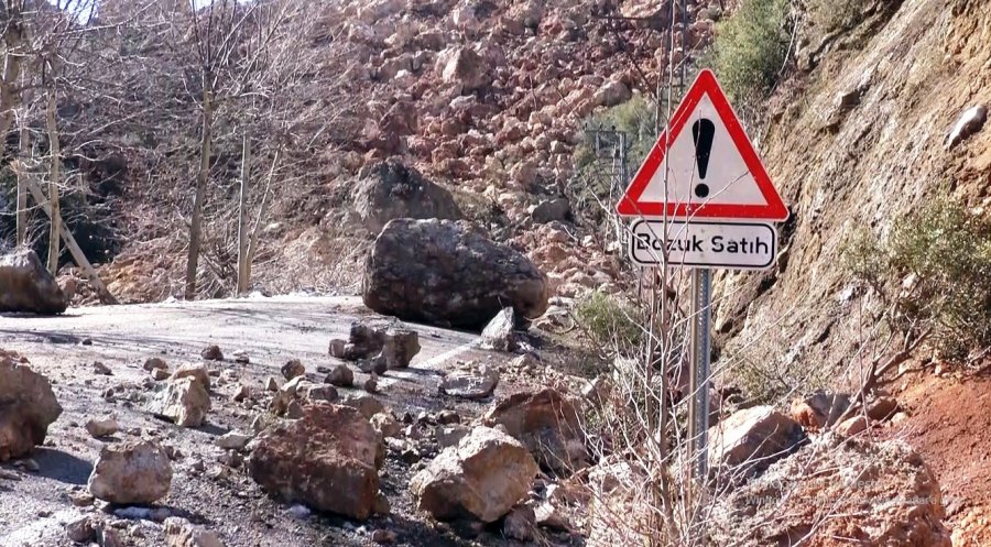 2 Büyük Deprem 2 Dağı Birleştirdi