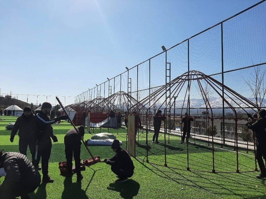 Kırgızistan’ın Gönderdiği Kıl Çadırlar Kahramanmaraş’ta Kuruluyor