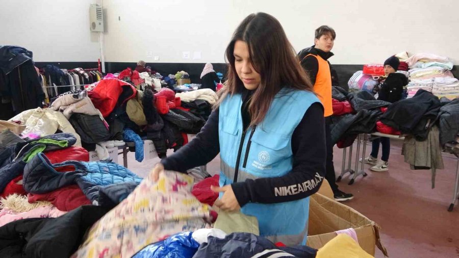 Hatice Nur’un Küçük Kalbiyle Kurduğu Büyük Cümleler Görevliyi Duygulandırdı