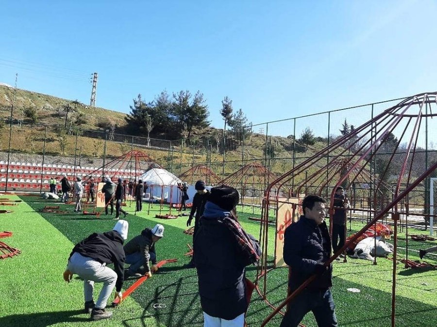Kırgızistan’ın Gönderdiği Kıl Çadırlar Kahramanmaraş’ta Kuruluyor